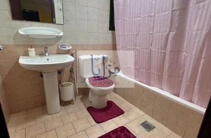 Apartment - 2 Bedrooms - 2 Bathrooms for rent in Corniche Tower - Ajman Corniche Road - Ajman