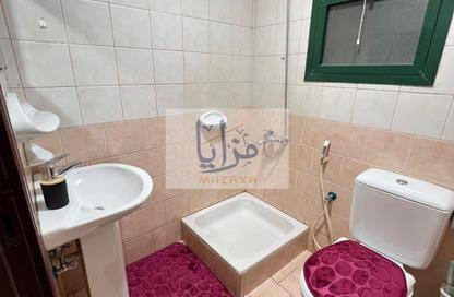 Apartment - 2 Bedrooms - 2 Bathrooms for rent in Corniche Tower - Ajman Corniche Road - Ajman