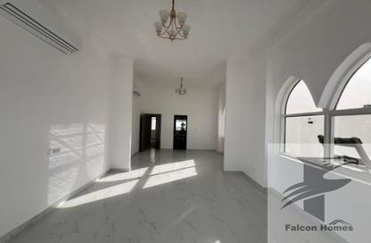 Villa - 4 Bedrooms - 5 Bathrooms for rent in Al Aweer 1 - Al Aweer - Dubai