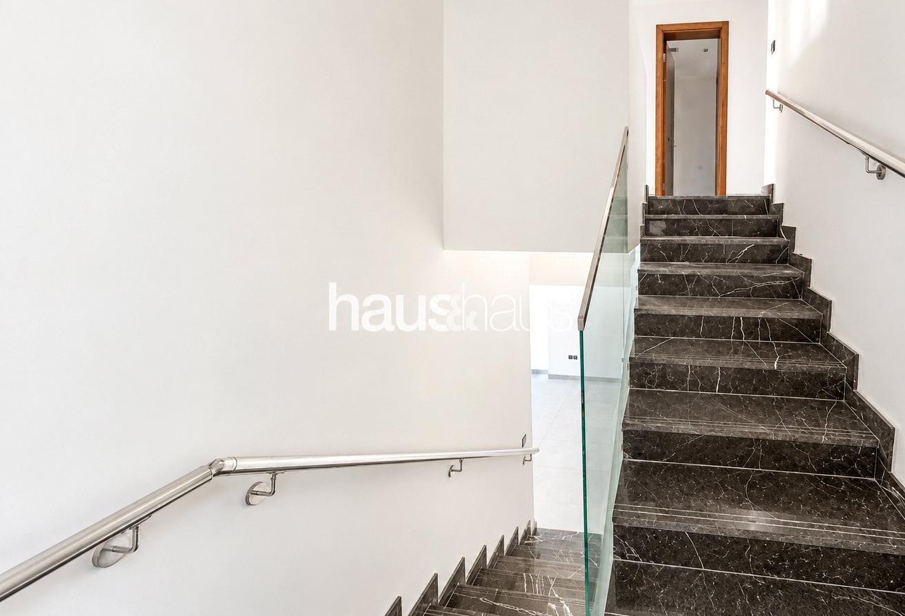 3 Bed Duplex | 3 parking spots | Great ammenities photo 3