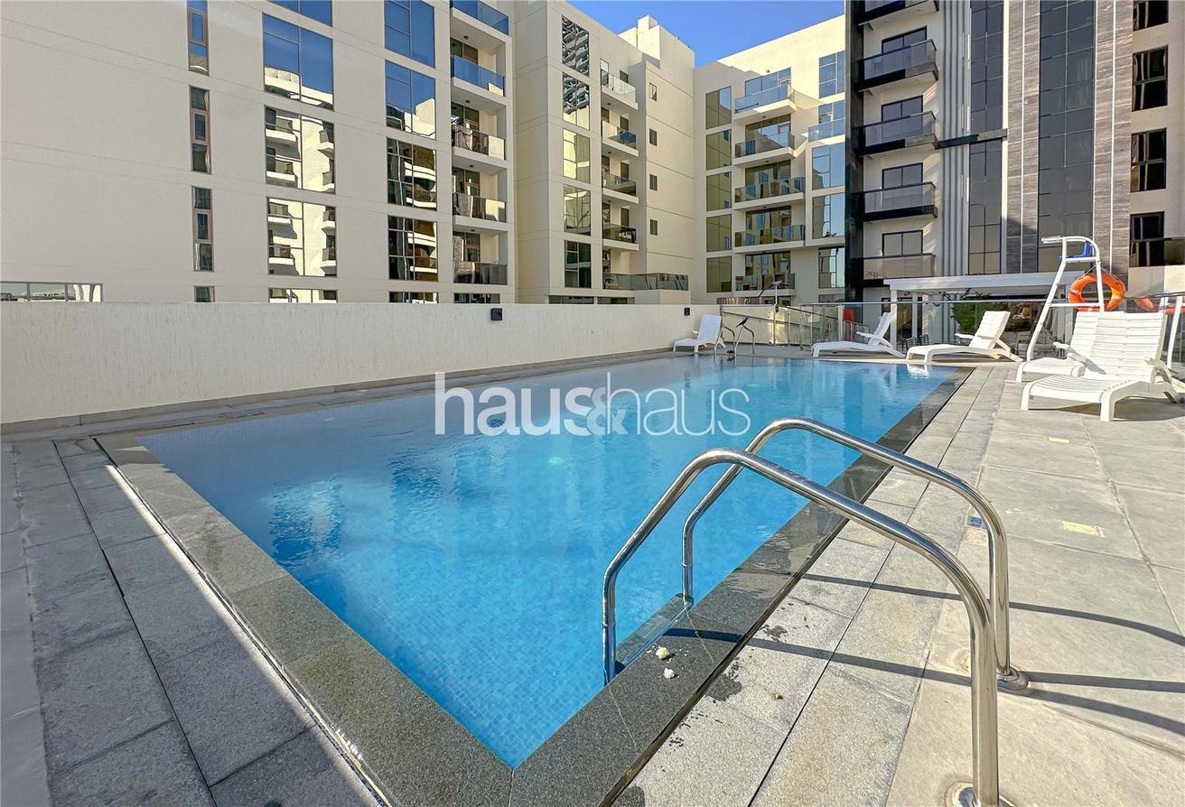 3 Bed Duplex | 3 parking spots | Great ammenities photo 9