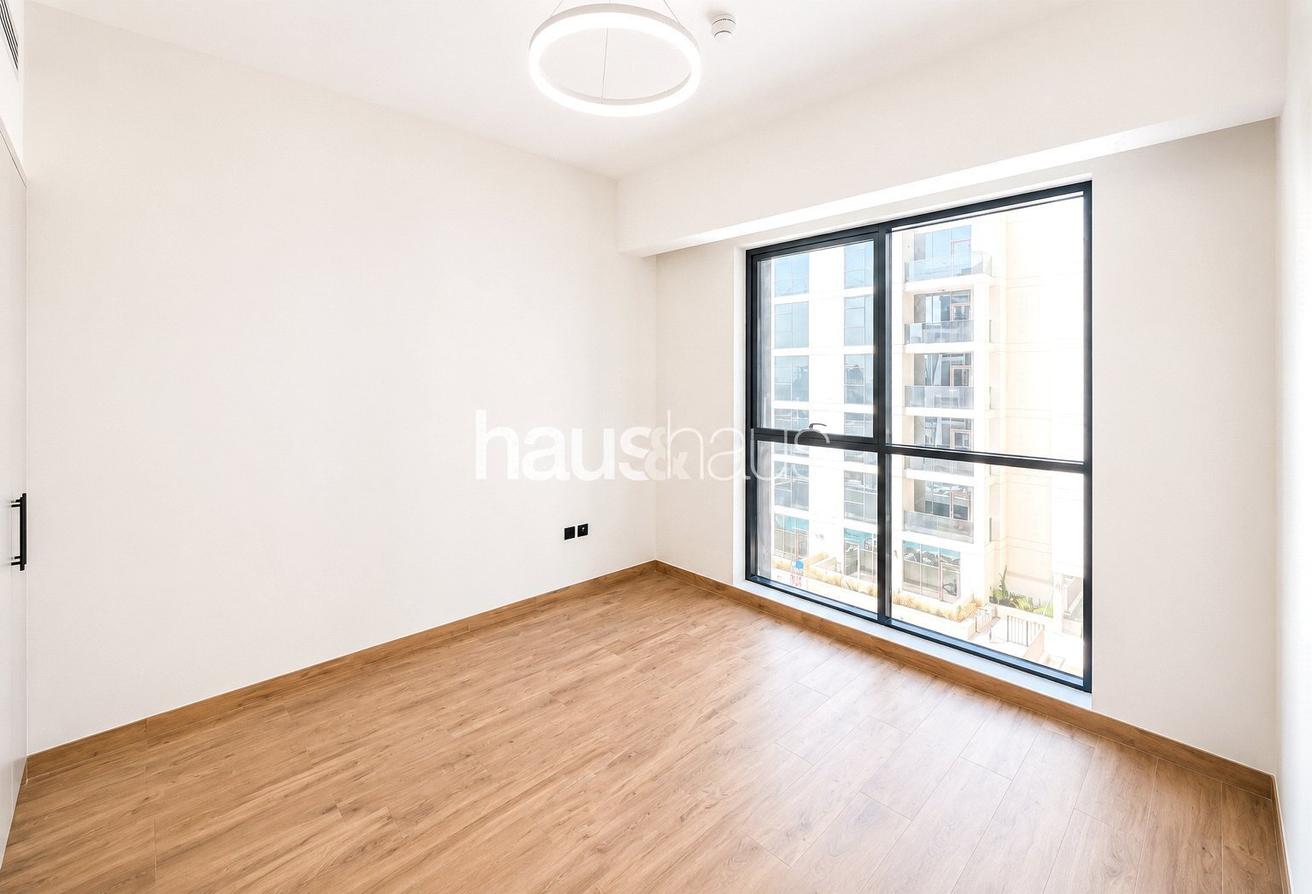 3 Bed Duplex | 3 parking spots | Great ammenities photo 8