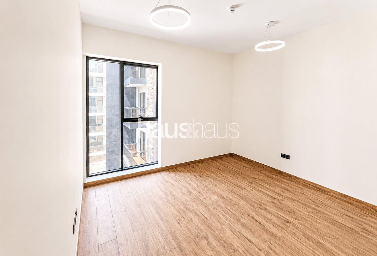3 Bed Duplex | 3 parking spots | Great ammenities photo 6