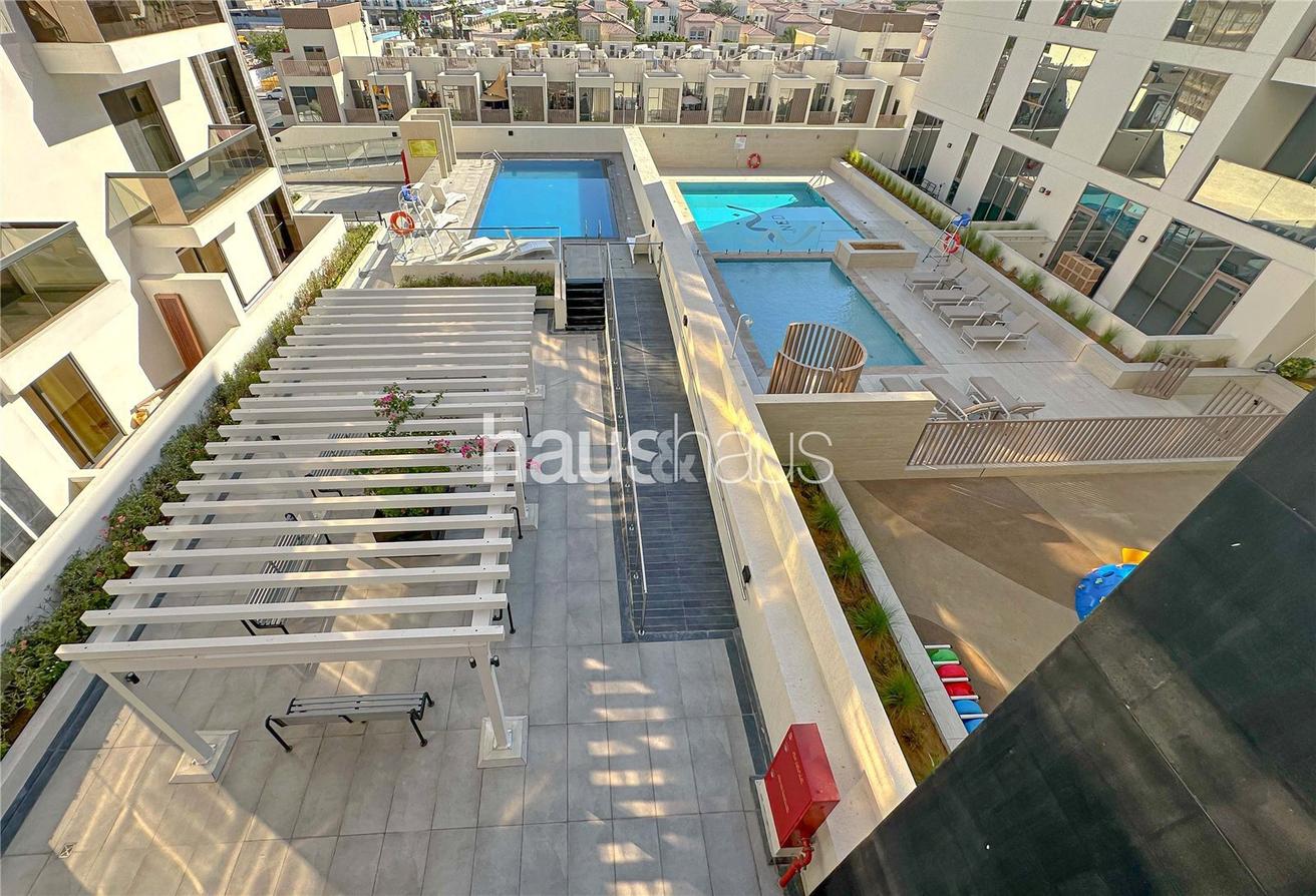 3 Bed Duplex | 3 parking spots | Great ammenities photo 7