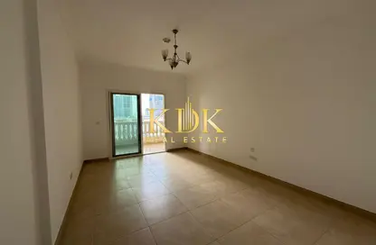 شقة - 2 غرف نوم - 3 حمامات للايجار في بلازا ريزيدنس - الضاحية 13 - قرية جميرا الدائرية - دبي