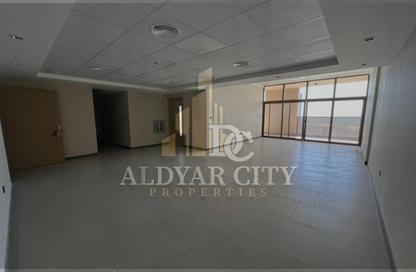 شقة - 2 غرف نوم - 3 حمامات للايجار في مبنى جيباس 5 - البستان - عجمان