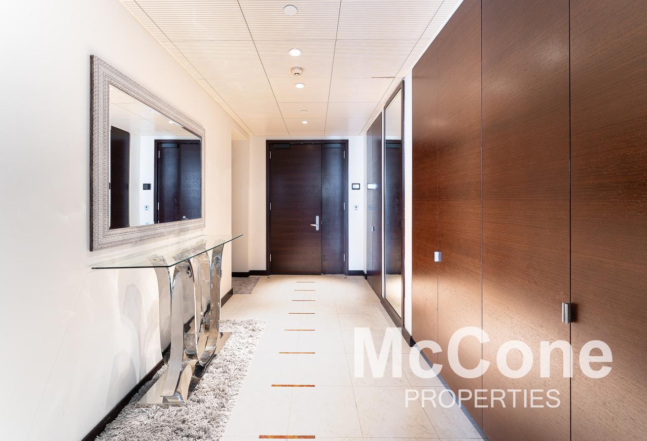 Spacious | Fountain View | Above Level photo 16