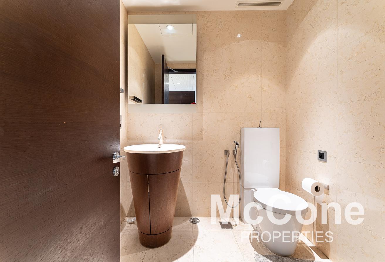 Spacious | Fountain View | Above Level photo 11