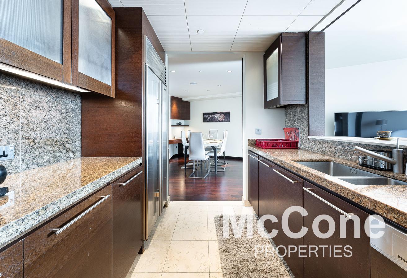 Spacious | Fountain View | Above Level photo 5