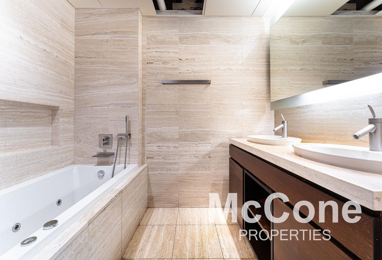 Spacious | Fountain View | Above Level photo 14