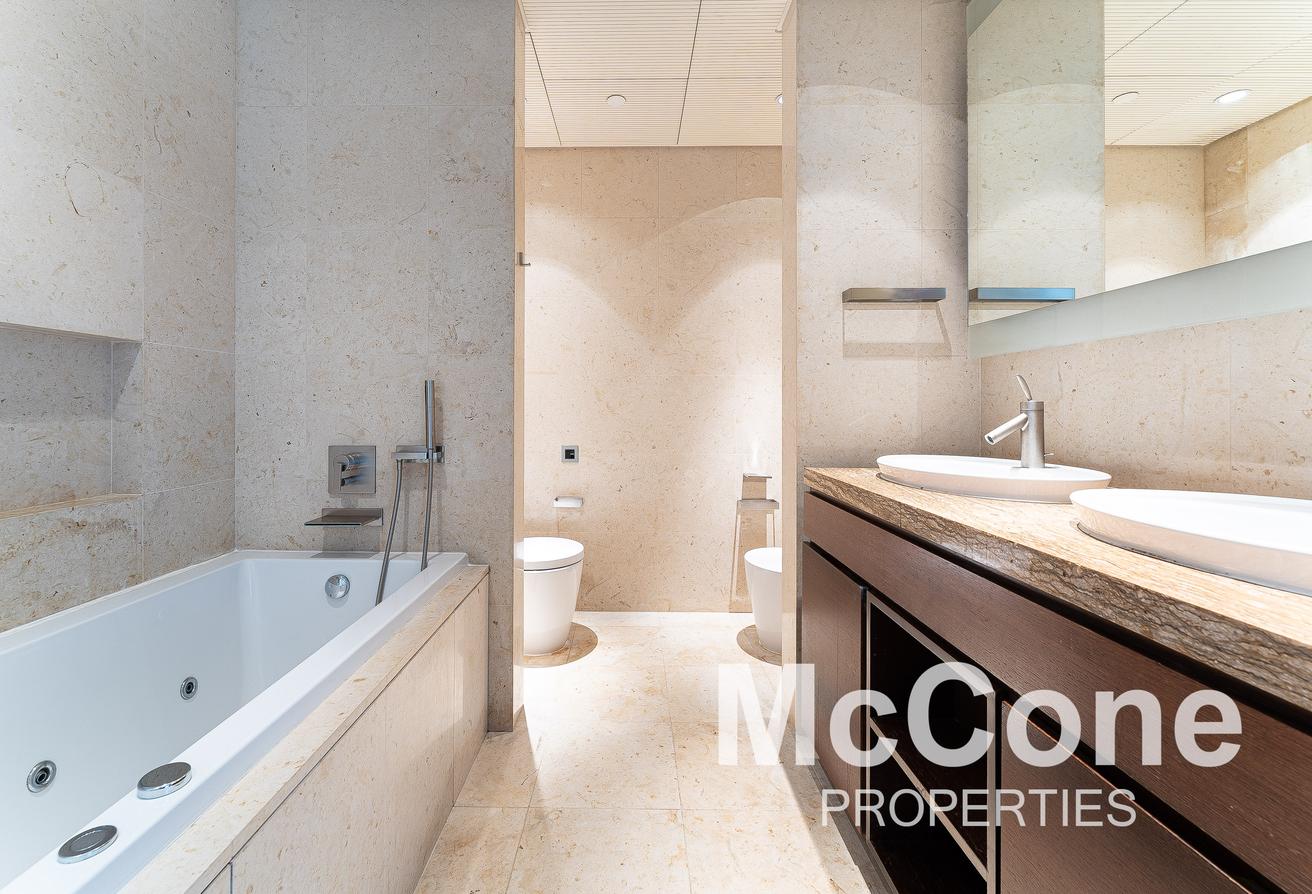 Spacious | Fountain View | Above Level photo 12