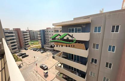 Apartment - 2 Bedrooms - 2 Bathrooms for rent in Tower 18 - Al Reef Downtown - Al Reef - Abu Dhabi