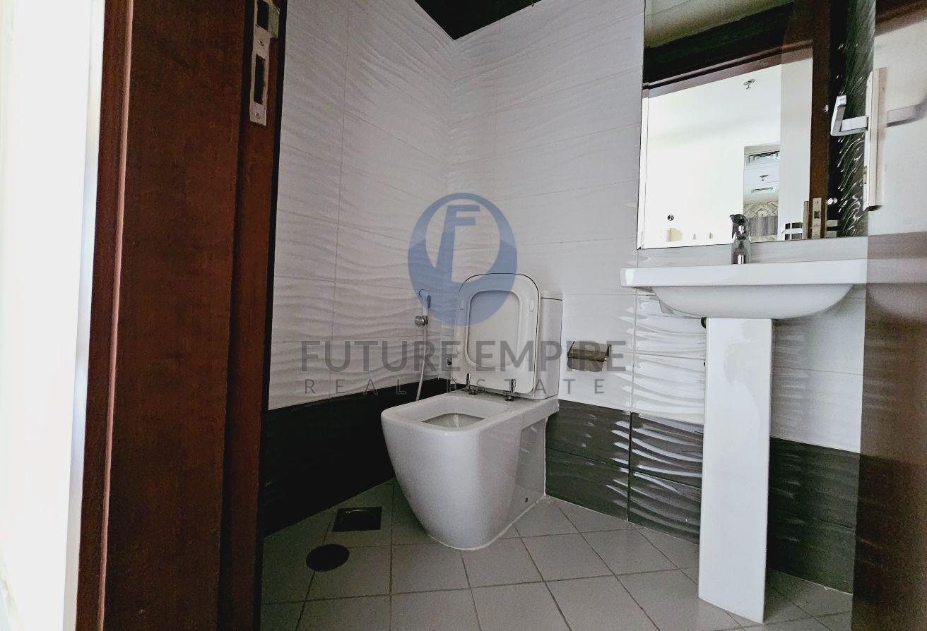 Luxurious 1BR + Balcony |NEAR METRO| Ready to Move photo 6