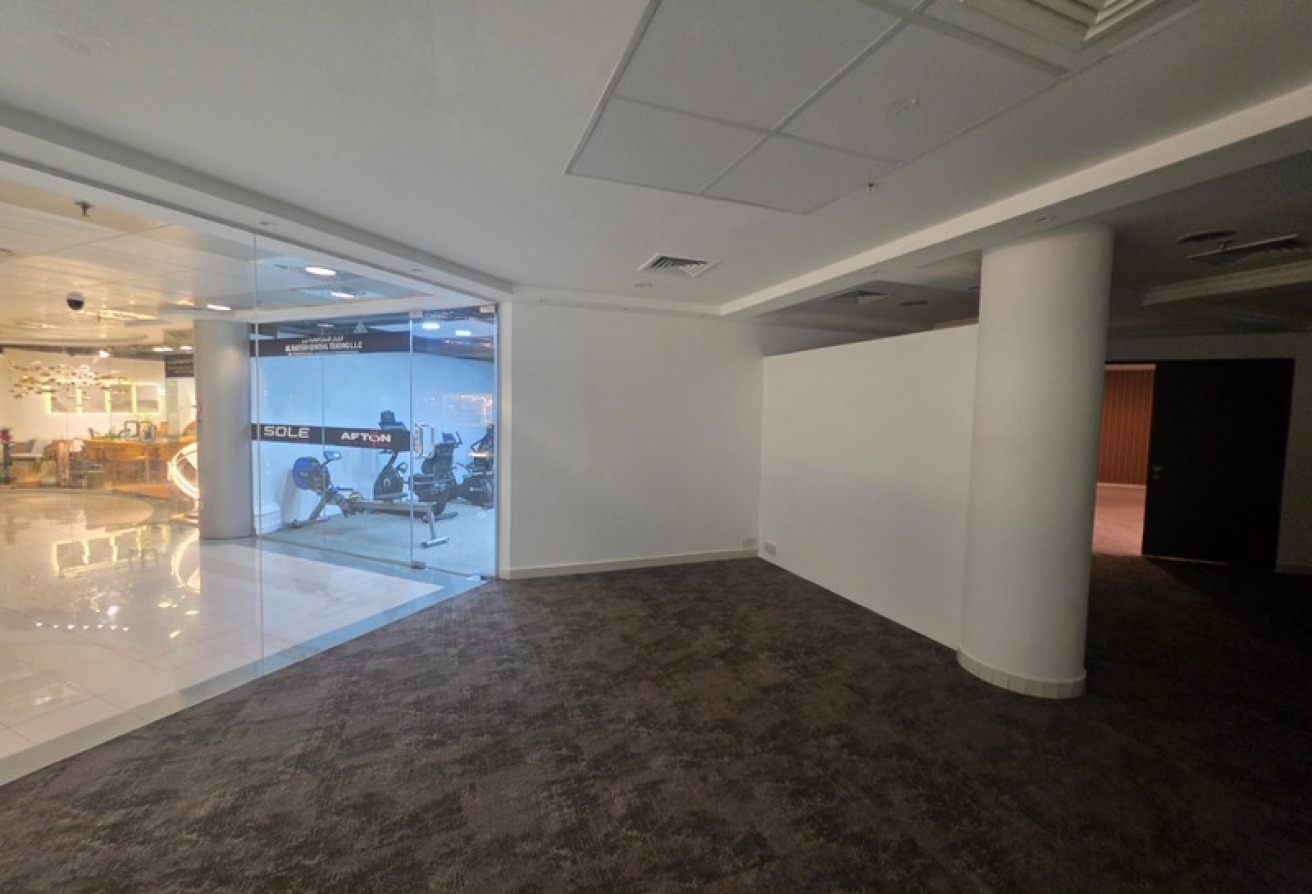 SPACIOUS RETAIL SHOP | PRIME LOCATION | OUD METHA gallery image