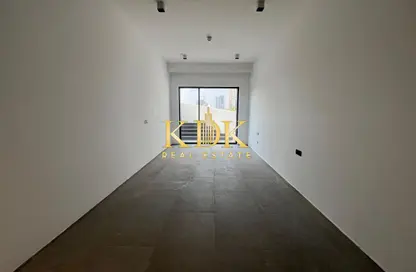 شقة - غرفة نوم - 2 حمامات للايجار في مبني س ه 1 - منطقة 14 - قرية جميرا الدائرية - دبي