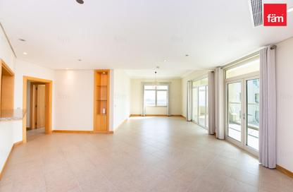 Apartment - 3 Bedrooms - 4 Bathrooms for rent in Al Das - Shoreline Apartments - Palm Jumeirah - Dubai