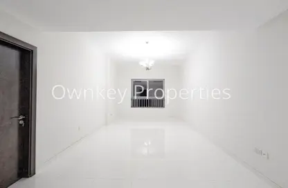 شقة - غرفة نوم - 2 حمامات للايجار في الطوب - منخول - بر دبي - دبي