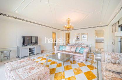 Apartment - 1 Bedroom - 2 Bathrooms for sale in Palazzo Versace - Culture Village - Dubai