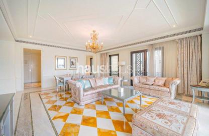 Apartment - 1 Bedroom - 2 Bathrooms for sale in Palazzo Versace - Culture Village - Dubai