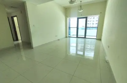 شقة - 2 غرف نوم - 3 حمامات للايجار في بناية البركة - ند الحمر - دبي