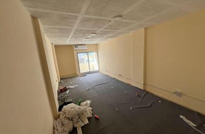Apartment - Studio - 1 Bathroom for rent in Al Wahda Building - Al Majaz 2 - Al Majaz - Sharjah