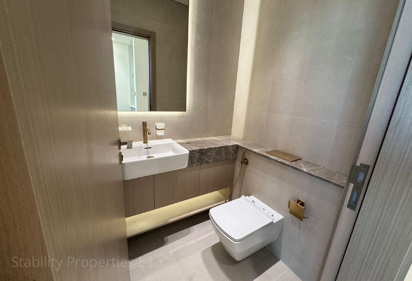 SPACIOUS LAYOUT | PREMIUM AMENTIES | SKYLINE VIEW photo 9
