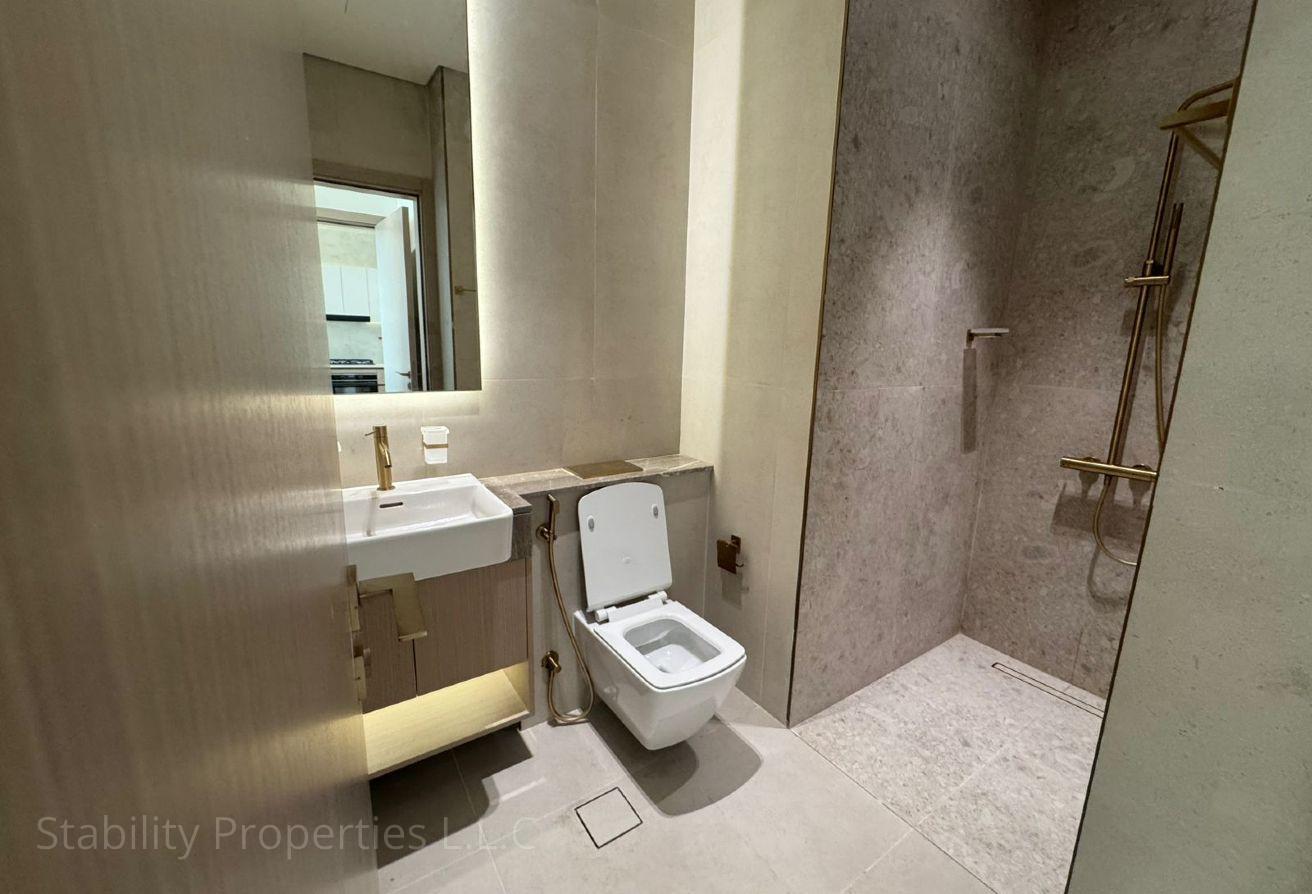 SPACIOUS LAYOUT | PREMIUM AMENTIES | SKYLINE VIEW photo 8