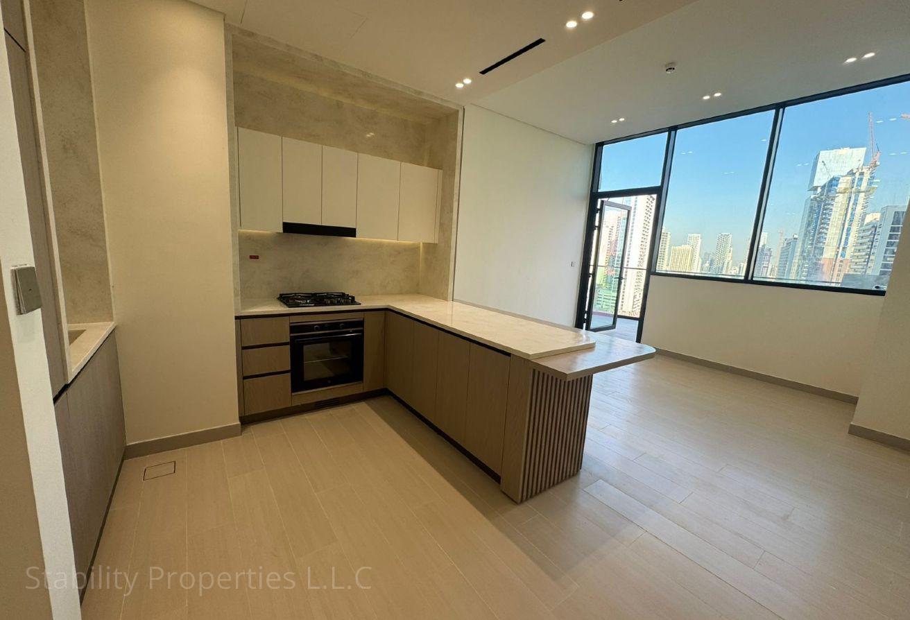 SPACIOUS LAYOUT | PREMIUM AMENTIES | SKYLINE VIEW photo 6