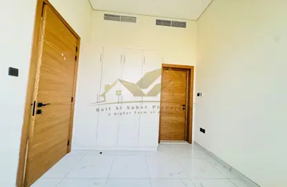 شقة - غرفة نوم - 2 حمامات للايجار في منطقة حديقة الكرامة - الكرامة - دبي