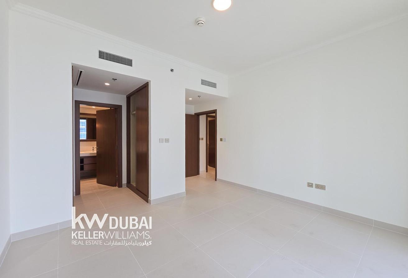 Spacious | Beachfront Living | Unfurnished | Vacant photo 10