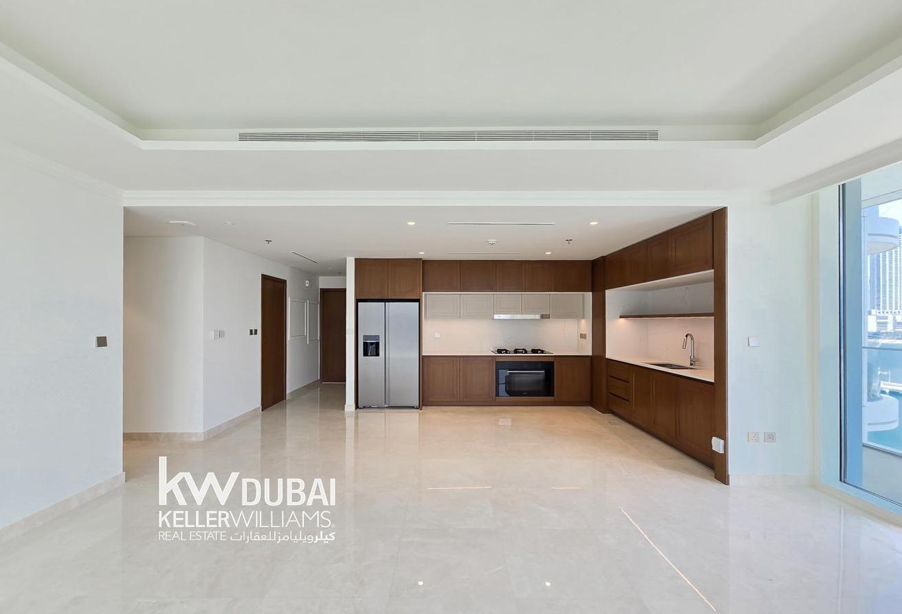Spacious | Beachfront Living | Unfurnished | Vacant photo 4