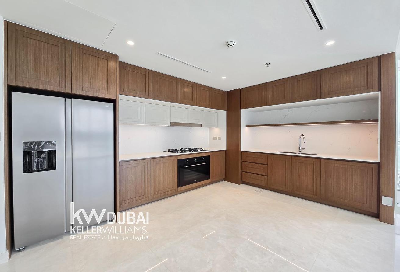 Spacious | Beachfront Living | Unfurnished | Vacant photo 13