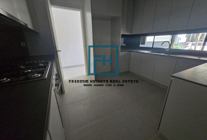 73123127 - Property Image 3