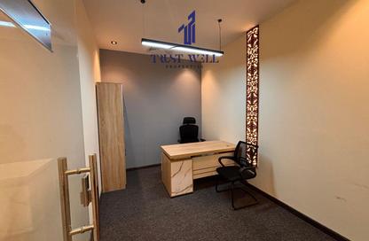 Business Centre - Studio - 6 Bathrooms for rent in Dar Al Salam Building - Corniche Road - Abu Dhabi