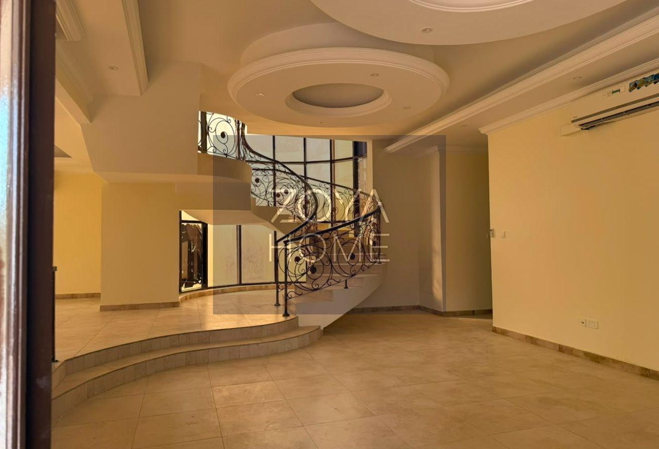 Elegant 4BR Villa | Spacious | Prime Location photo 3
