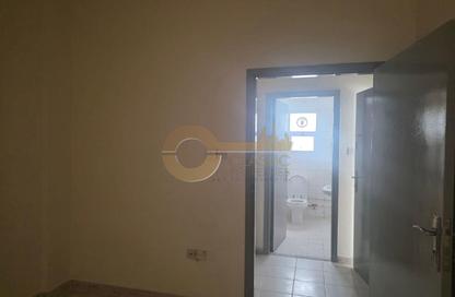 Apartment - Studio - 1 Bathroom for rent in Sheikh Hamdan Colony - Al Karama - Dubai