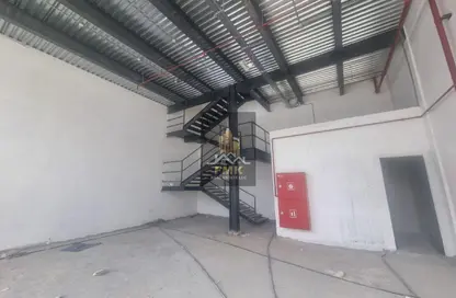Warehouse - Studio - 1 Bathroom for rent in Al Muhaisnah 2 - Al Muhaisnah - Dubai