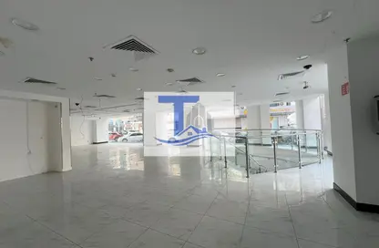 Show Room - Studio for rent in Hamdan Street - Abu Dhabi