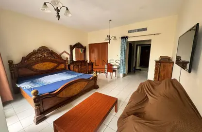 شقة - 1 حمام للايجار في مبنى بي02 - طراز فرنسي - المدينة العالمية - دبي