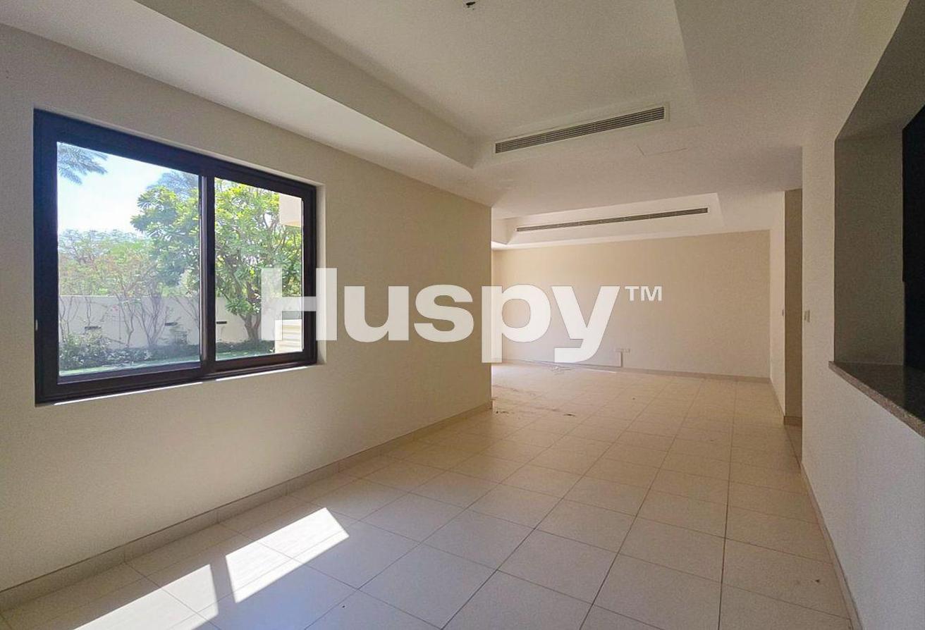 Vacant | Landscaped | Unfurnished photo 5