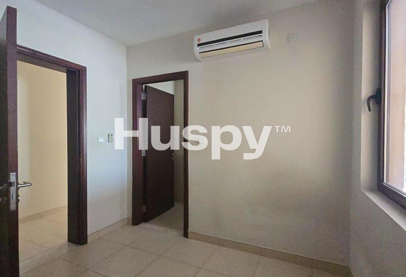 Vacant | Landscaped | Unfurnished photo 10
