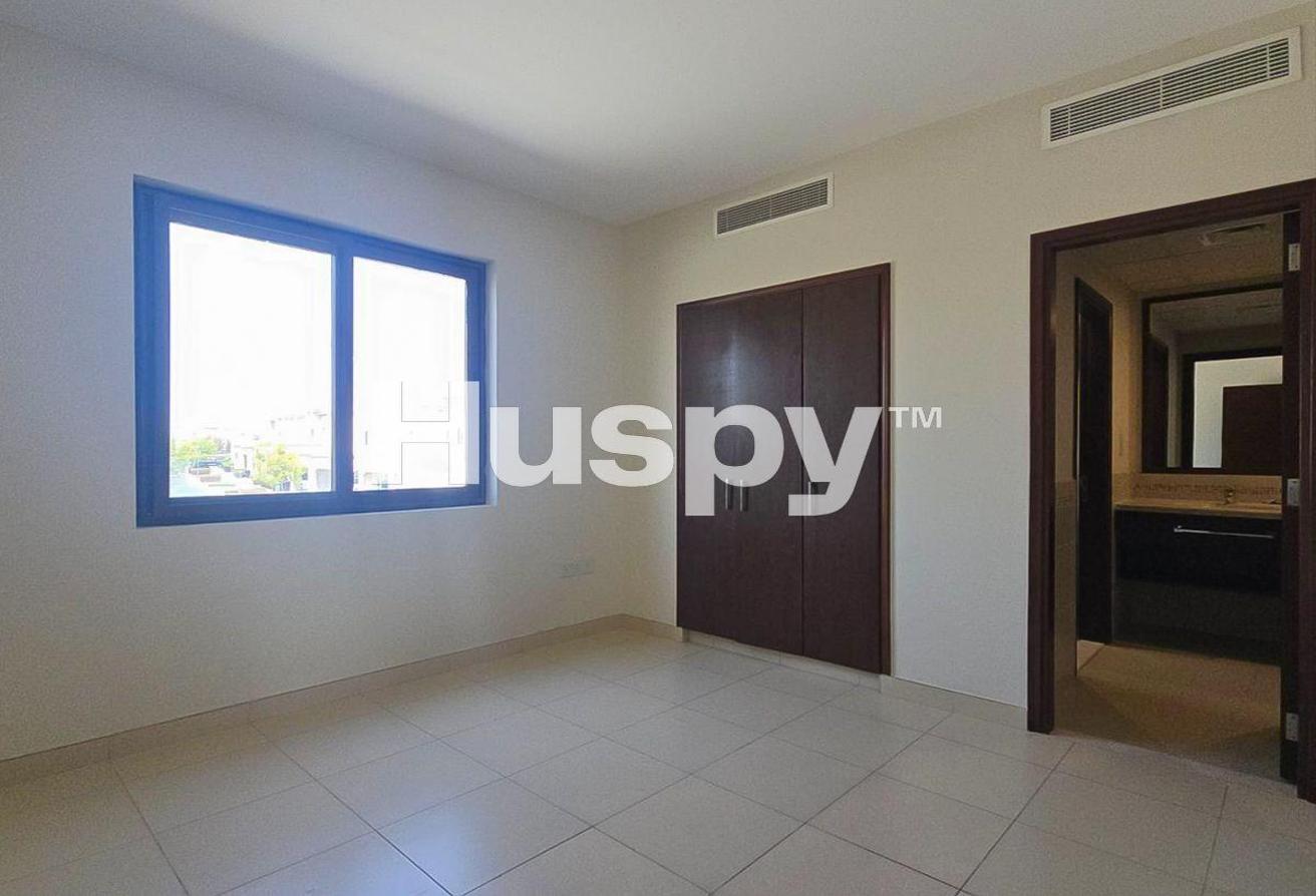 Vacant | Landscaped | Unfurnished photo 8