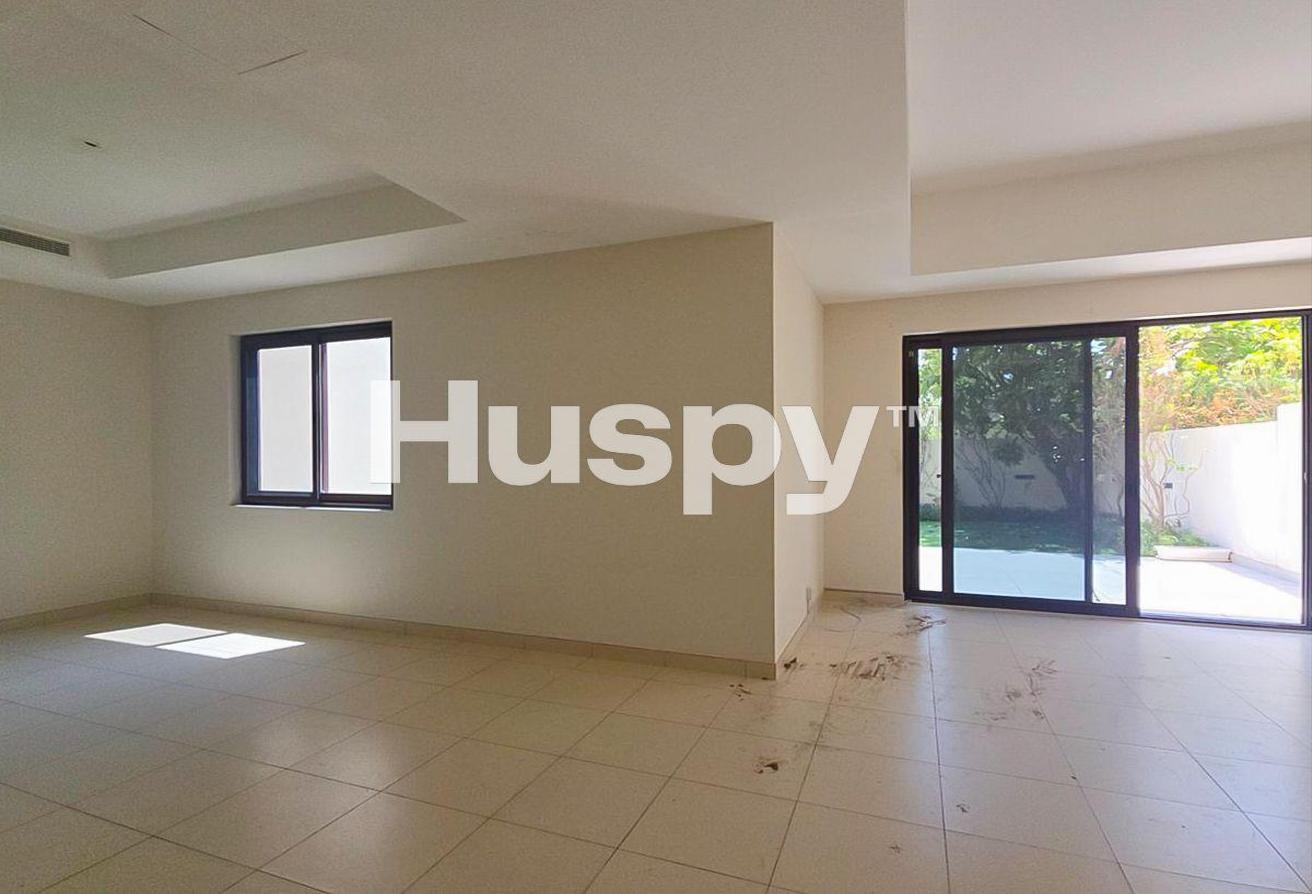 Vacant | Landscaped | Unfurnished photo 4