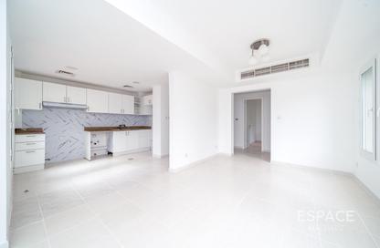 Villa - 2 Bedrooms - 2 Bathrooms for rent in Springs 11 - The Springs - Dubai