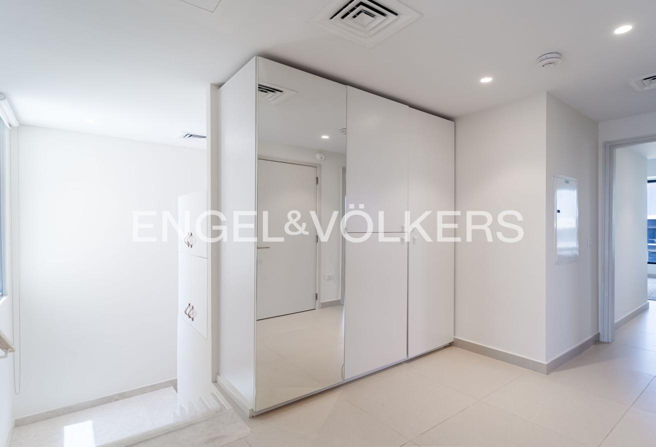 Private Garden | Vacant | Fully Furnished photo 18