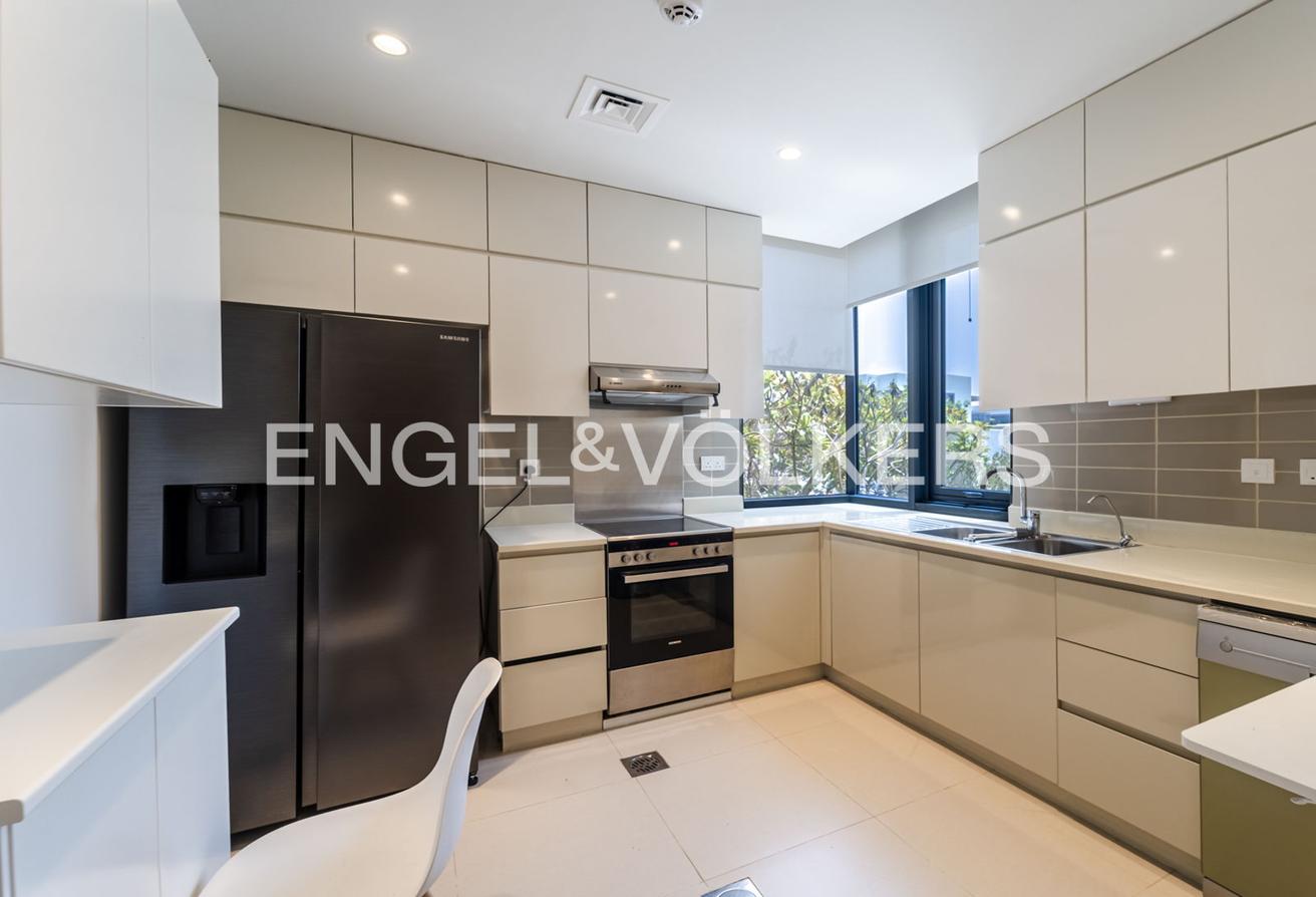 Private Garden | Vacant | Fully Furnished photo 14