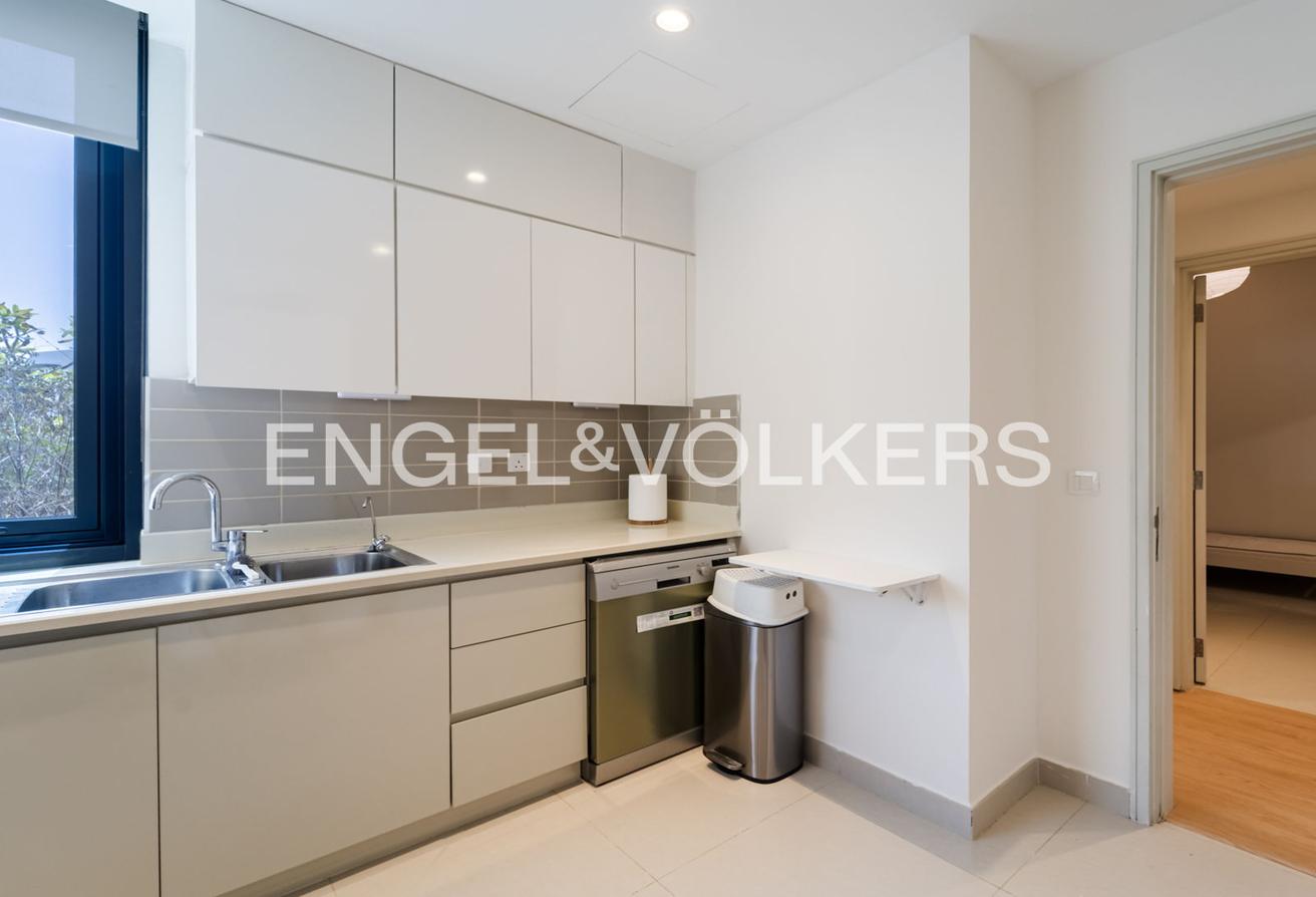 Private Garden | Vacant | Fully Furnished photo 15