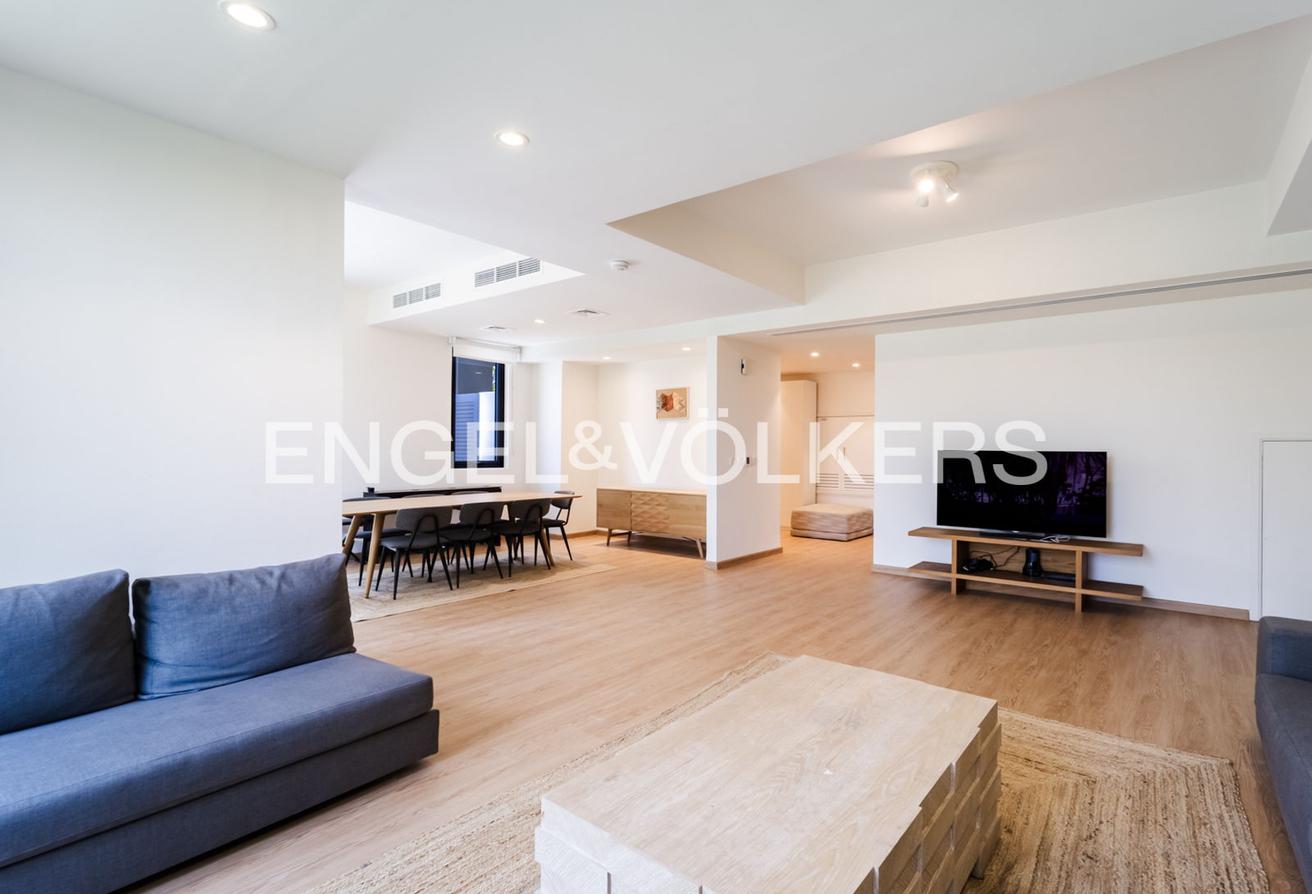 Private Garden | Vacant | Fully Furnished photo 9