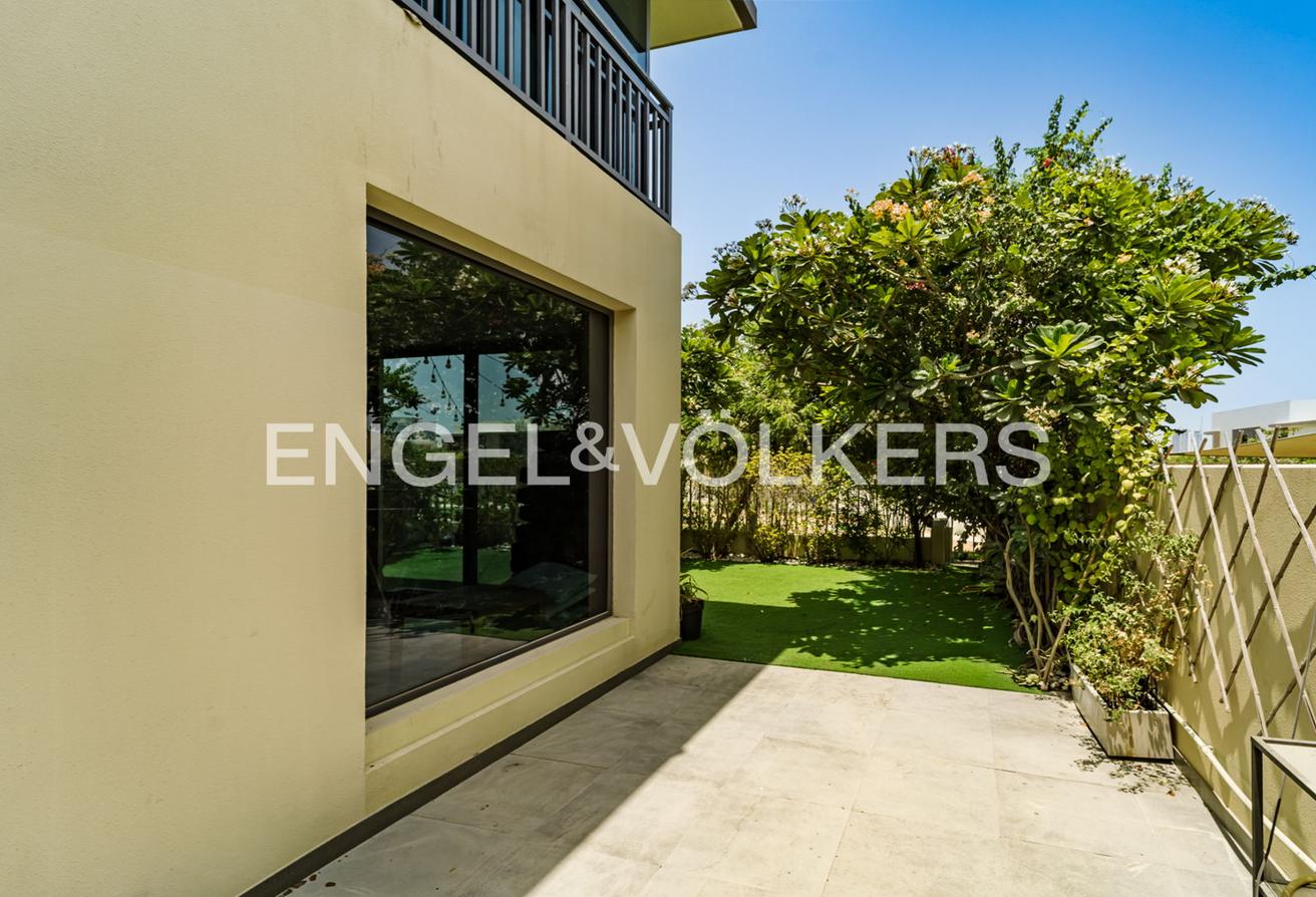 Private Garden | Vacant | Fully Furnished photo 5