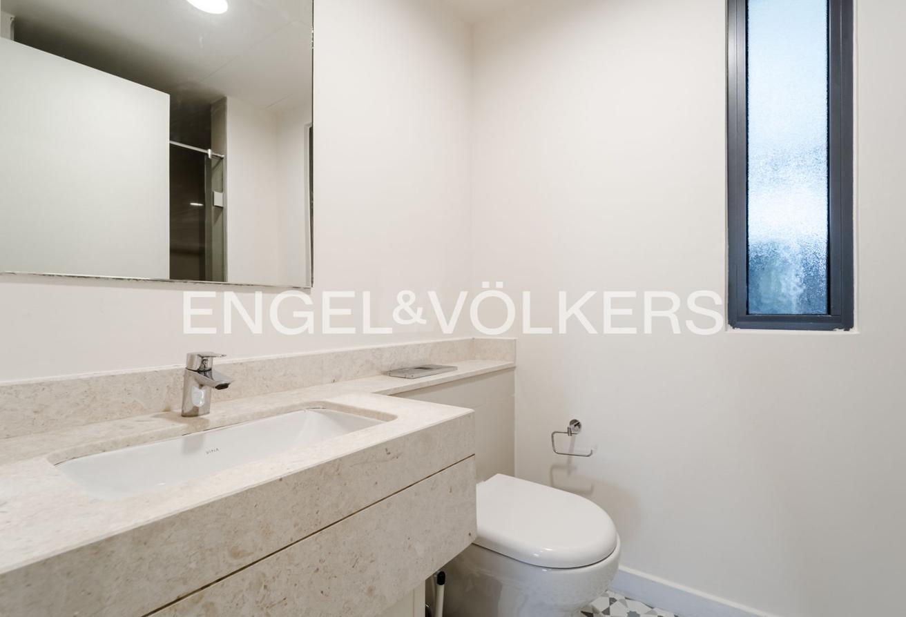Private Garden | Vacant | Fully Furnished photo 16